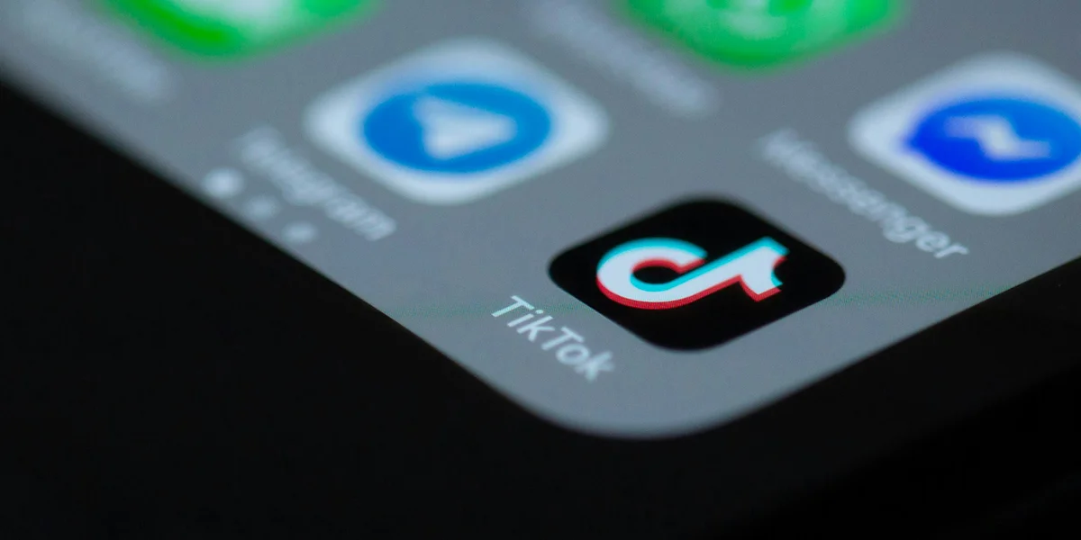 TikTok muss 530 Milliounen Euro Strof bezuelen | ©  Solen Feyissa / Unsplash