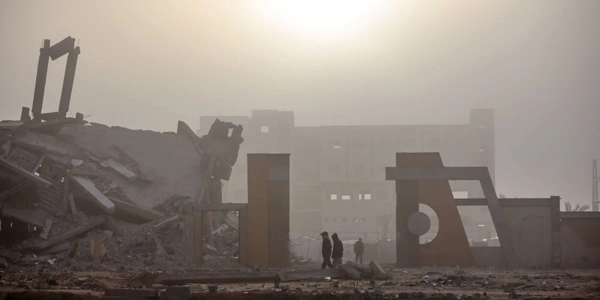Op d'mannst 23 Mënsche komme bei israeelescher Attack ëm d'Liewen  | © picture alliance / NurPhoto | Majdi Fathi