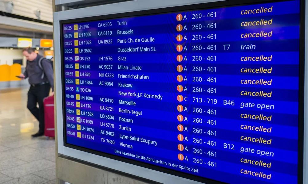 Cyberattack op verschidden europäesch Fluchhäfen - Findel net betraff | © Bigsotck