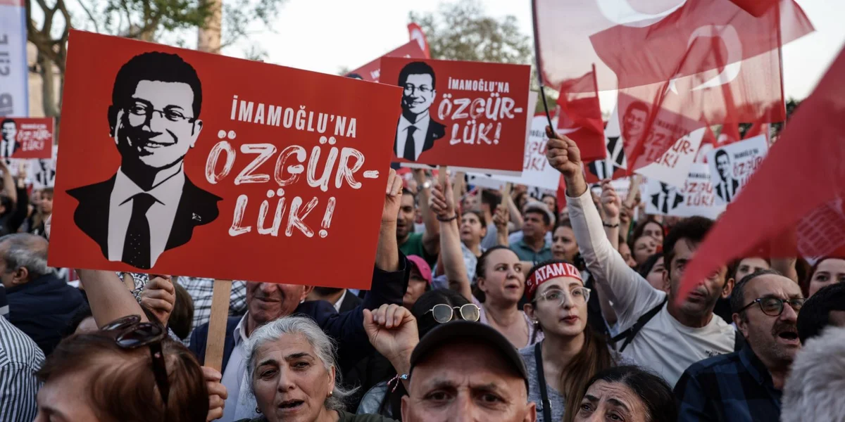 Parquet freet iwwer 2.300 Joer Prisong fir de Buergermeeschter vun Istanbul | © EPA/ERDEM SAHIN