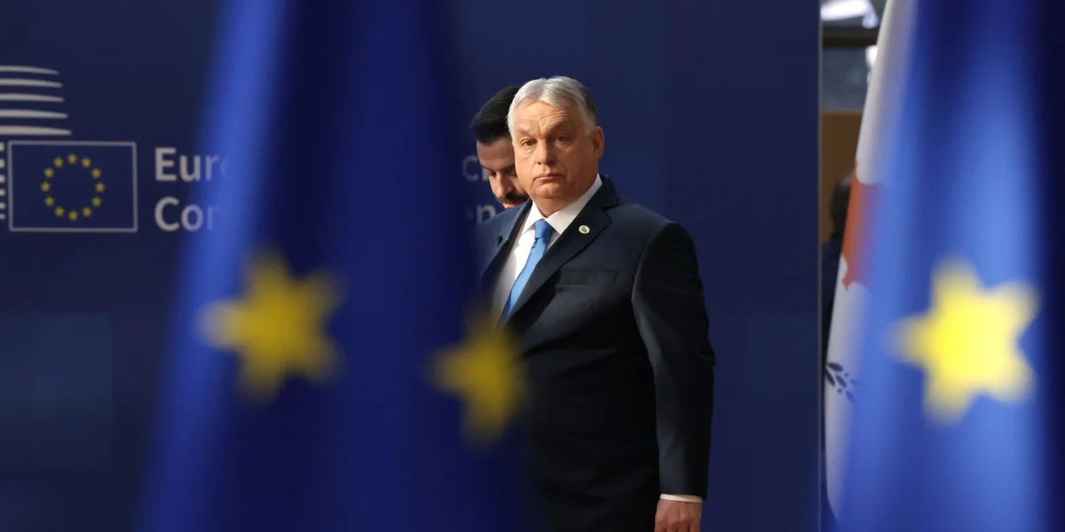 Orbàn gëtt EU-Hëllefspak fir d'Ukrain fräi an d'Druschba-Pipeline ass nees op | ©  EPA/OLIVIER MATTHYS