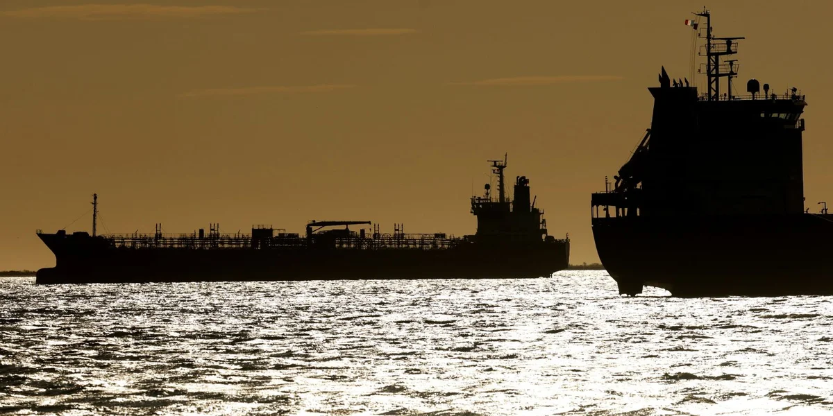 IEA warnt viru Problemer bei der Pëtrolsversuergung, Lëtzebuerg wuel nach net betraff | © EPA/GUILLAUME HORCAJUELO