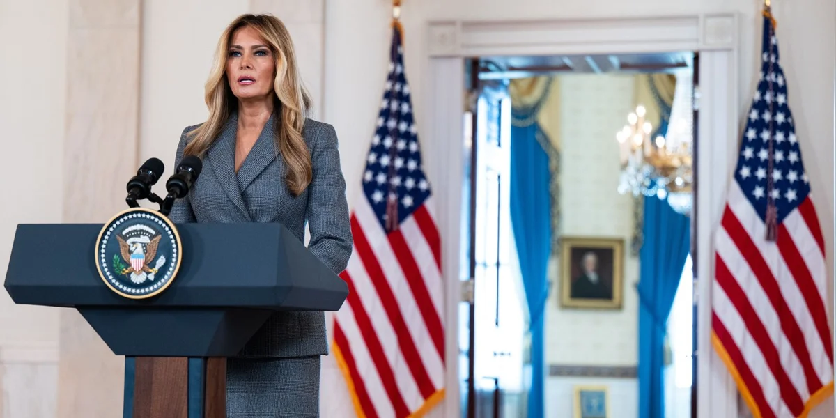 Melania Trump: Zwar op de selwechte Partye wéi den Epstein, mee net mat him befrënnt | © EPA/ANNABELLE GORDON