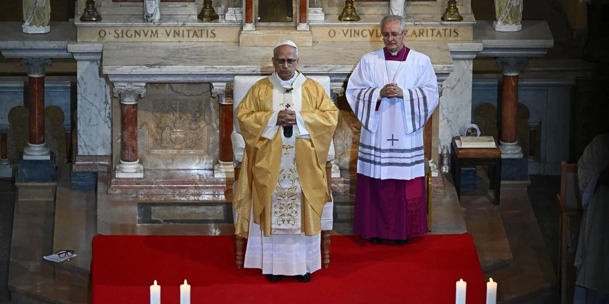 Poopst Leo um afrikanesche Kontinent: Haut Treffe mam kamerunesesche President | © EPA/LUCA ZENNARO