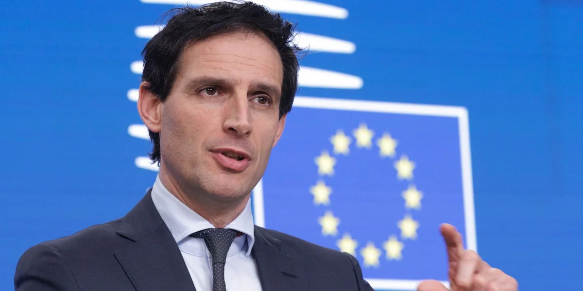 EU-Kommissär fir Klima zu Lëtzebuerg: Entrevue mam Premier iwwer d'Tubakssteier | © EPA/OLIVIER MATTHYS