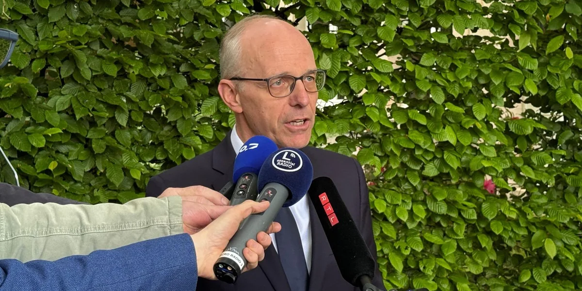 Et kéint een net sämtlech Defien aus dem Land diskutéieren, esou de Premier  | © Moris Garzaro