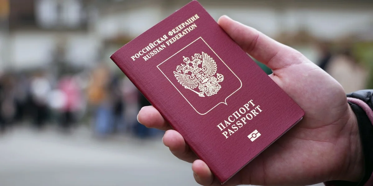 Eng Rei un EU-Staate wëll den Accès fir russesch Touriste limitéieren | © EPA/JULIEN GRINDAT