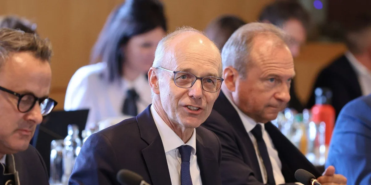 Luc Frieden iwwer d'Finanzéierung vum Pak vu 450 Milliounen: "Mir hunn dee Sputt"  | © SIP / Julien Warnand