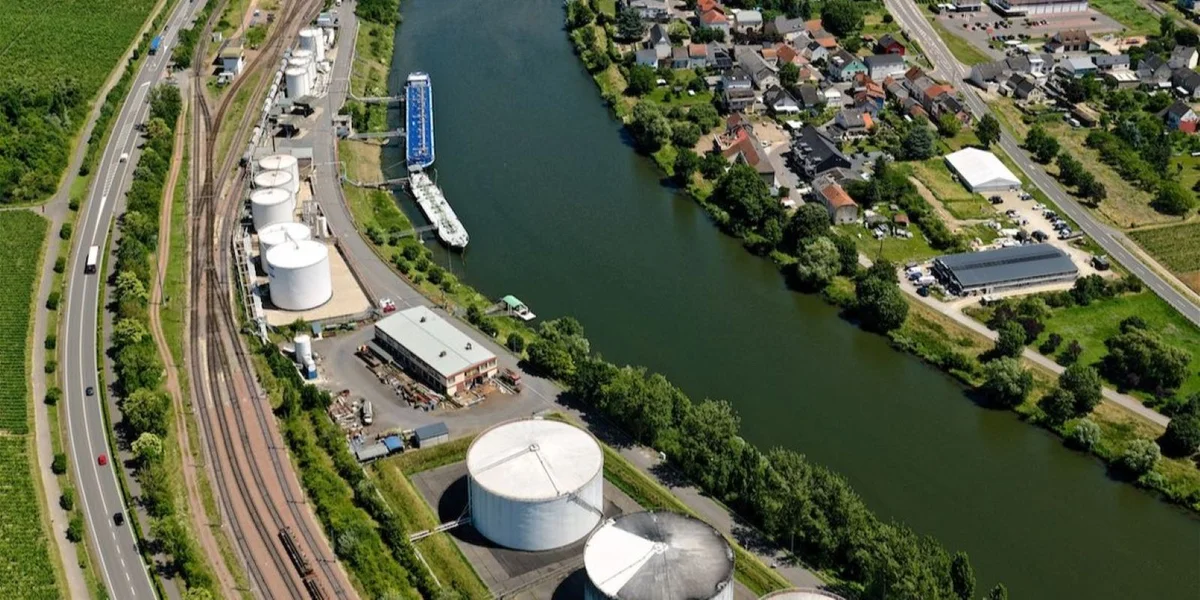 Luxport-Direkter: "Ouni de Rhäin kann den Hafe Mäertert net fonctionéieren" | © Société du Port de Mertert / Copyright Schmitt-GlobalView