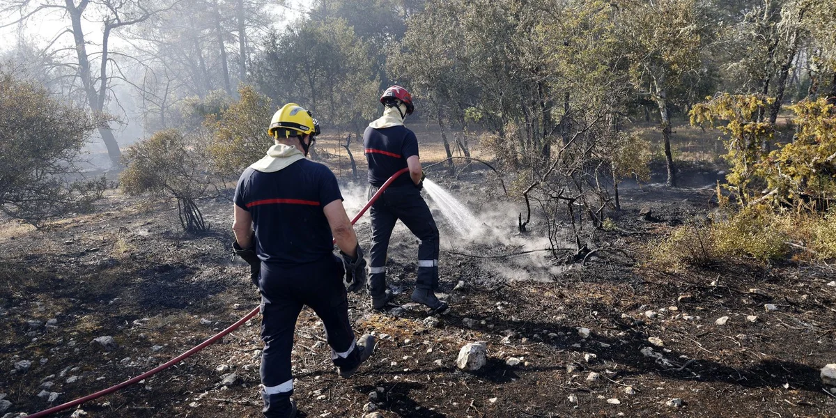 Bëschbrand bei Bordeaux: Iwwer 20.000 Mënschen evakuéiert | © EPA/SEBASTIEN NOGIER