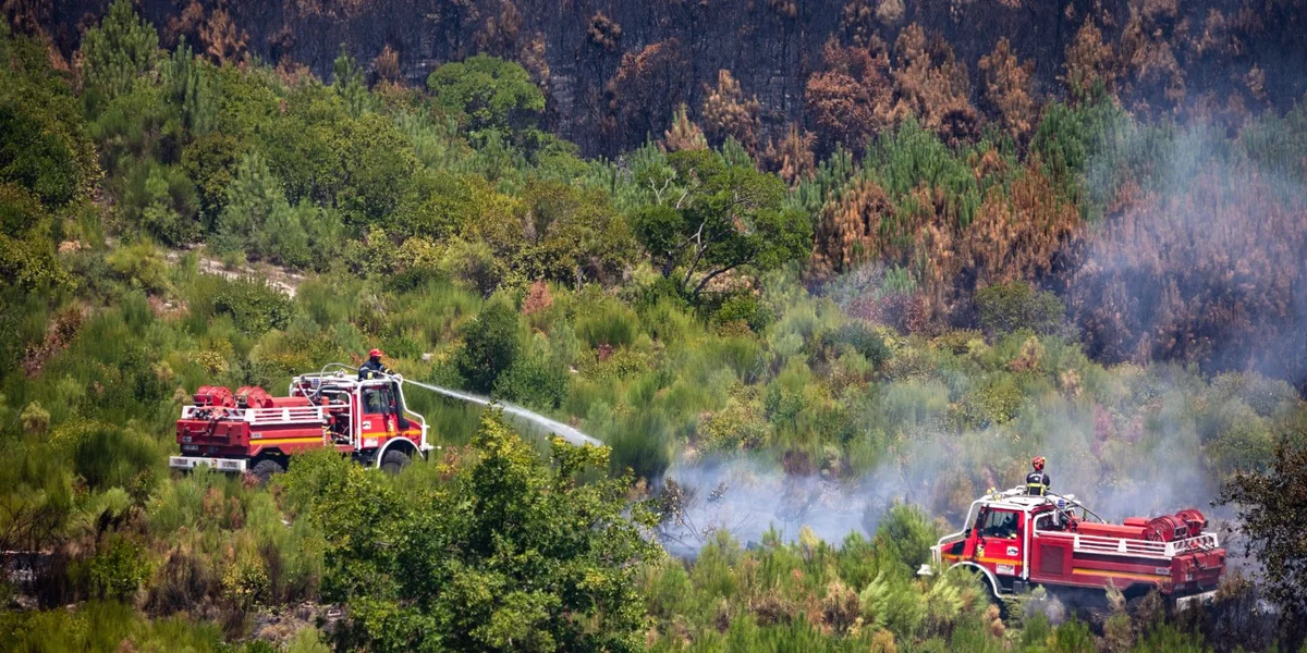 Beschbränn an der Gironde hu sech um drëtten Dag hannerteneen net weider ausgebreet | © EPA/SOPHIE GARCIA