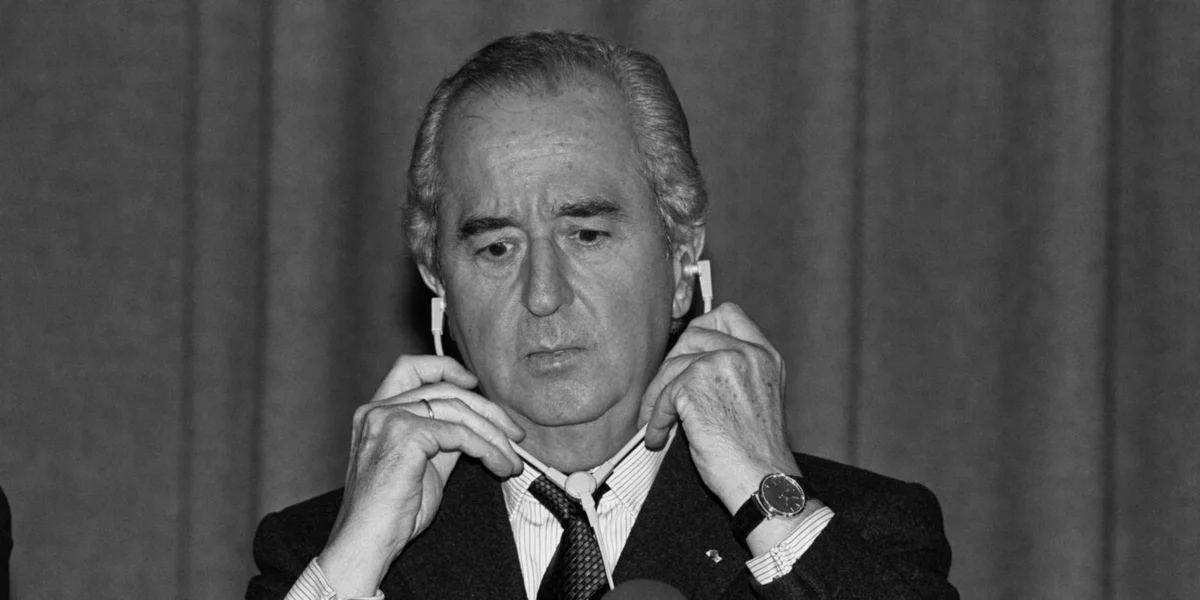 De fréiere franséische Premier Edouard Balladur ass am Alter vu 97 Joer gestuerwen  | © EPA/VITALY ARMAND