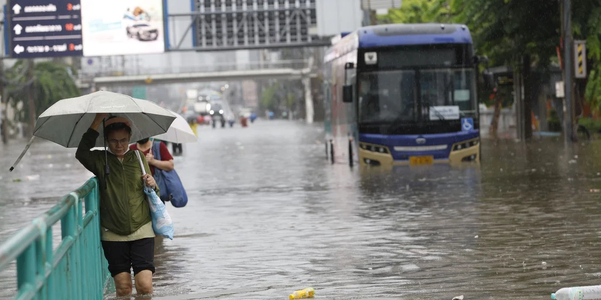 Schlëmm Iwwerschwemmungen zu Bangkok: Reensaison méi naass wéi gewinnt | © EPA/RUNGROJ YONGRIT