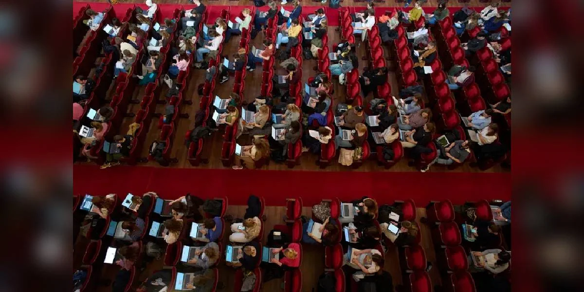 Am Concertssall fir d'Prüfunge léieren! | © AP Photo/Peter Dejong