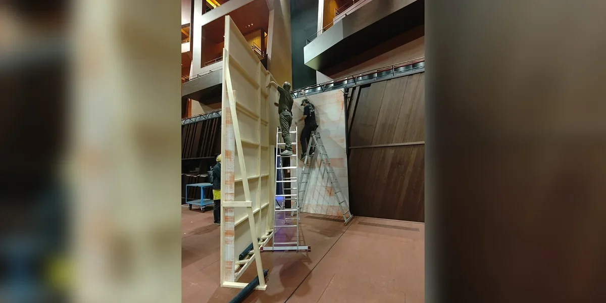 An der Philharmonie eng Stater Stroossekuliss opbauen