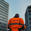 Rumänesch Beamte begleeden d'Police locale an der Stad